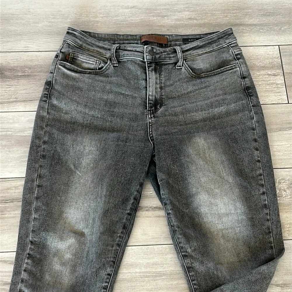 Judy Blue Slim Fit crop jeans in black wash size 31